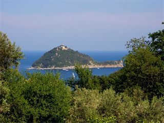 Dintorni di Albenga e Alassio: la zona di San Calocero, la Via Julia Augusta e l'Isola Gallinara 