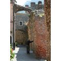 Le mura all'interno del centro storico di Villanova d'Albenga - Foto F.Trunzo