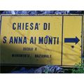 Il cartello che indica la Chiesa - Foto Bruno Roncato