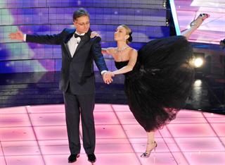 Paolo Bonolis ed Eleonora Abbagnato sul palco dell'Ariston