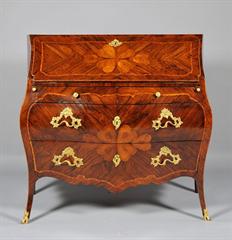 Bureau Luigi XV decorazione cuore Genova
