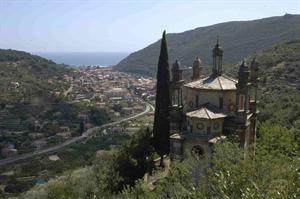 La chiesa dei cinque campanili (Foto Merlo Genova)