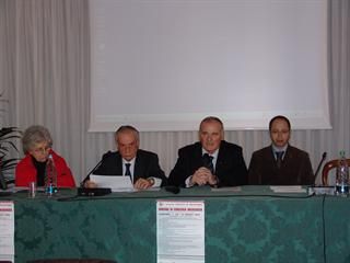 Da sinistra: Gemma Martino, Direttore METIS - Centro Studi in Oncologia - Formazione e Terapia di Milano, Antonio Rossi, Direttore ASL 1 imperiese, Claudio Battaglia, Presidente sezione provinciale LILT e Severino Borri, Presidente del Collegio di Imperia