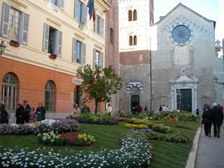 Fior d'Albenga davanti alla Cattedrale