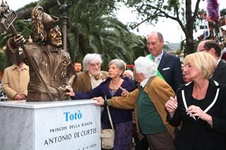 Alassio - Inaugurazione della scultura dedicata a Totò