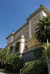 Villa Margherita, l'imponente residenza estiva della Regina di Savoia, forma insieme a Villa Etelinda e al parco un 'ensemble' architettonico-botanico di sicuro impatto