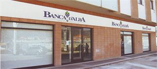 Nuova filiale Banca d'Alba e centro medico fisioterapico ad Albenga