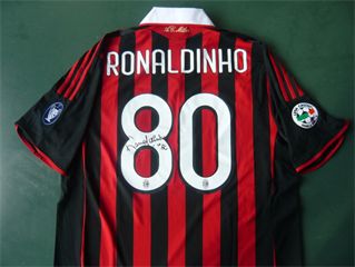 La maglia del milan autografata da Ronaldinho